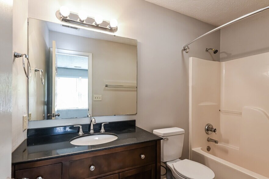 Building Photo - 6261 Hazelhatch Dr