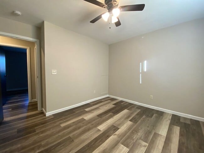 Building Photo - Welcome to this charming two-bedroom, one-bathroom double located in the heart of Springfield, OH+