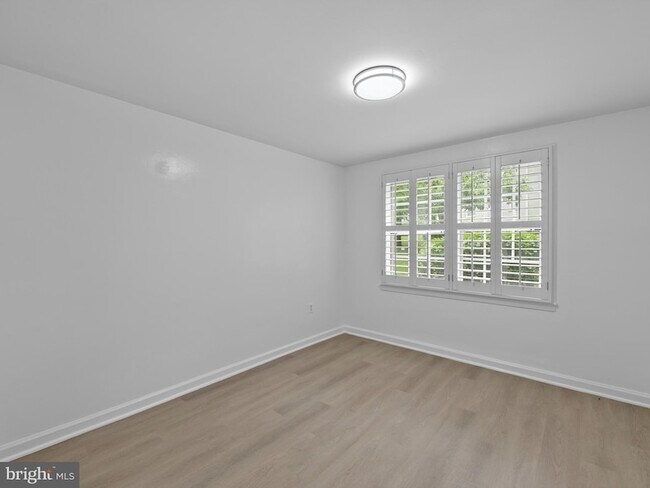 Building Photo - 708 S Arlington Mill Dr
