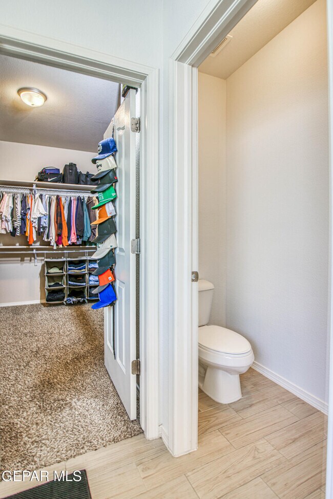 Building Photo - 7517 Red Cedar Dr