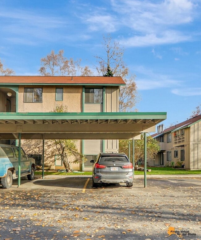 Building Photo - Top Floor End Unit Condo* Pet Friendly, Pr...