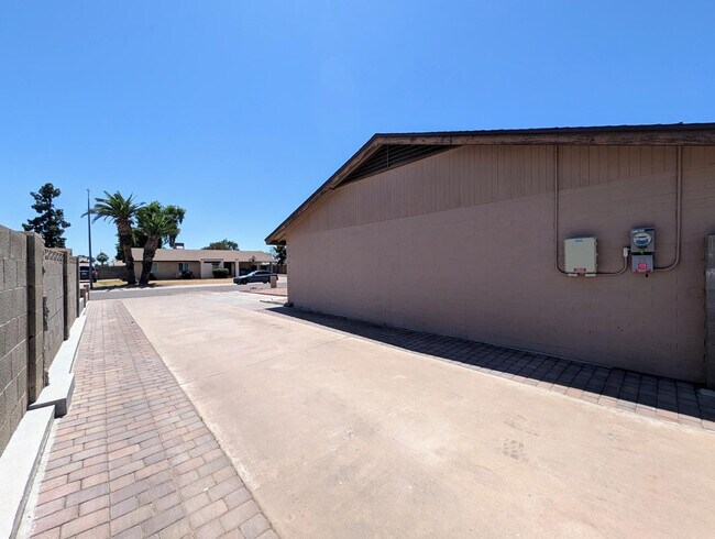 Building Photo - 3848 W North Ln