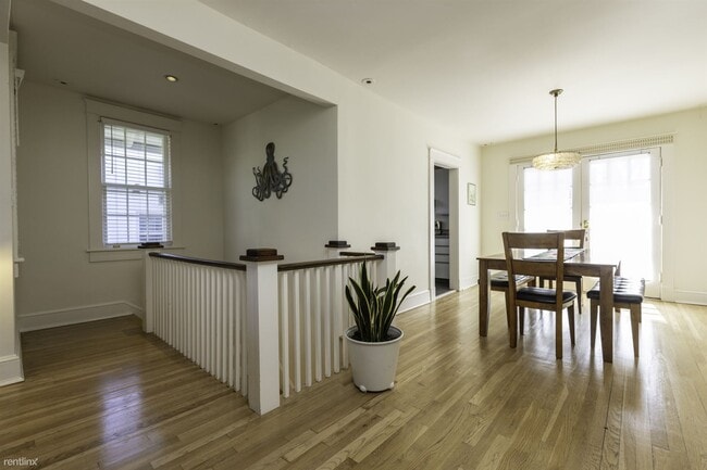 Building Photo - 2 br, 2.5 bath Duplex - 318 27th Street Sa...