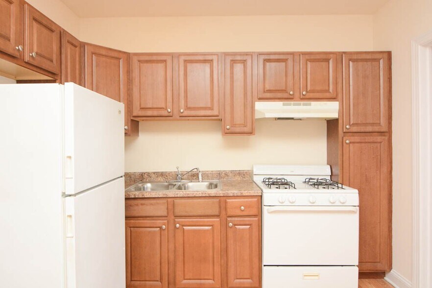 Building Photo - 2600 N Kimball Ave