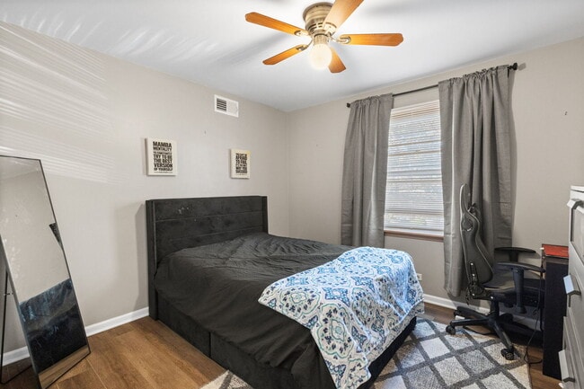 Building Photo - 2635 W 94th Pl