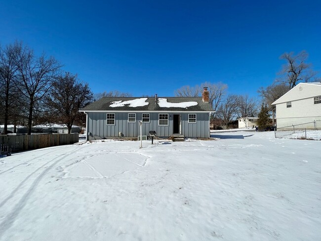 Building Photo - A Perfect Place to Call Home!!