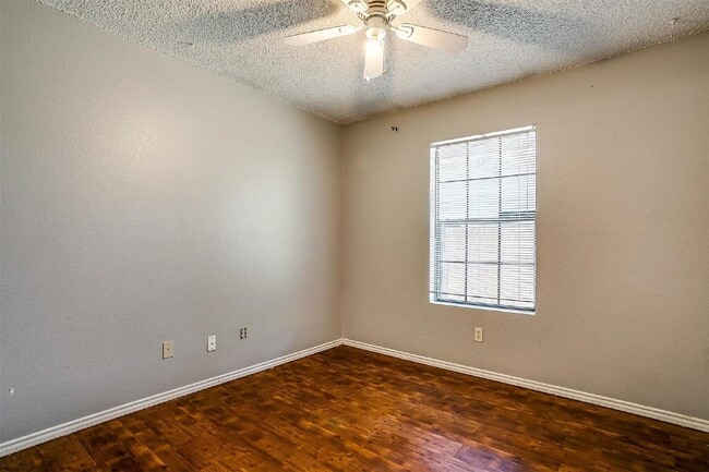 Building Photo - Modern 3 Bed, 2 Bath Multiplex - A Must-See!