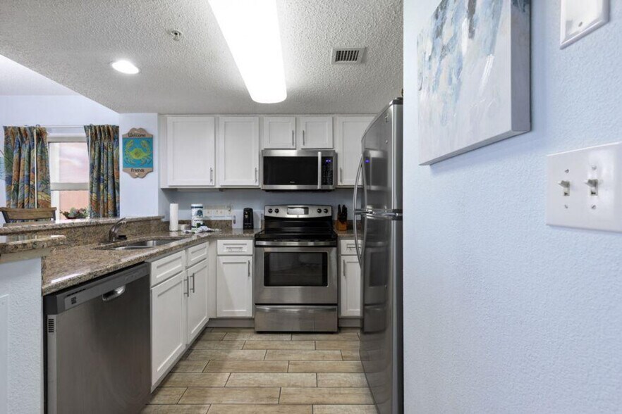 Building Photo - 1700 N Ocean Blvd