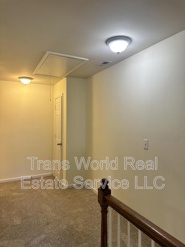 Building Photo - 9821 Alger Trce