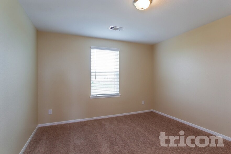 Building Photo - 421 Palomino Stand Dr