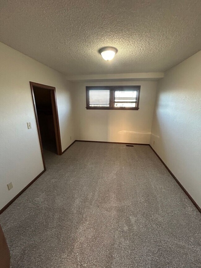 Building Photo - 4 Bedroom, 2 Bathroom House in Lynden with Fenced Yard