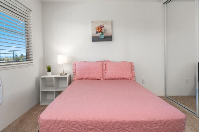 Building Photo - Fully Furnished Townhome with Garage, 3 bedroom/2.5 Bathroom at Kamalani Flats