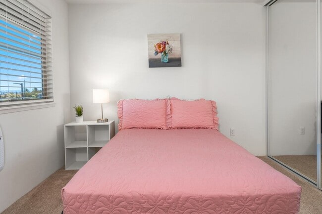 Building Photo - Furnished Townhome with Garage, 3 bedroom/2.5 Bathroom at Kamalani Flats