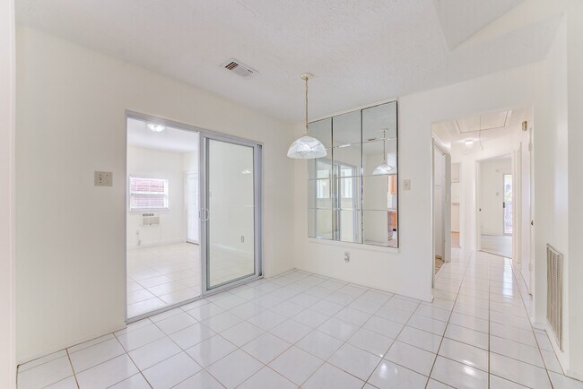 Building Photo - 9206 Beringwood Dr