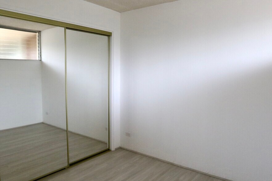 Building Photo - 1702 Kewalo St