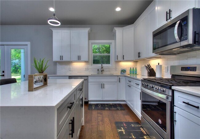 Building Photo - 419 McInnes Cir