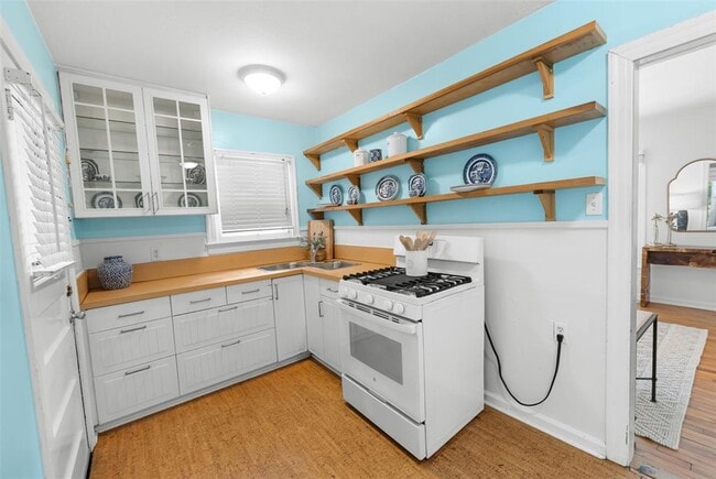 Building Photo - 2108 Rountree Dr