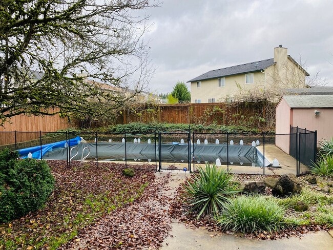 Building Photo - Nicely Updated Large Home w/ Pool!