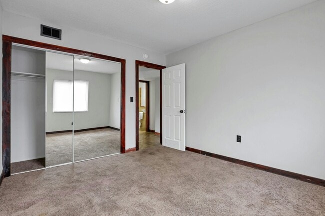 Building Photo - 454 E 16th Ave