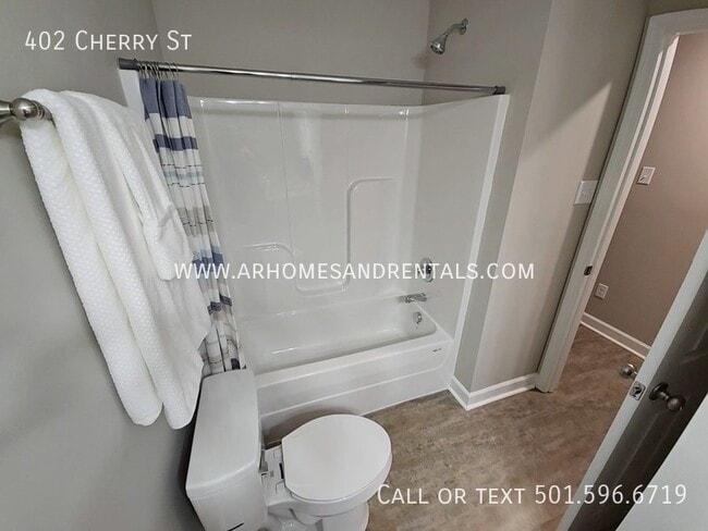 Building Photo - 402 Cherry St | $1495 | 3 beds, 2 full baths