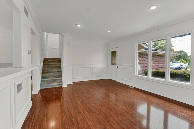 Building Photo - 3252 87th St