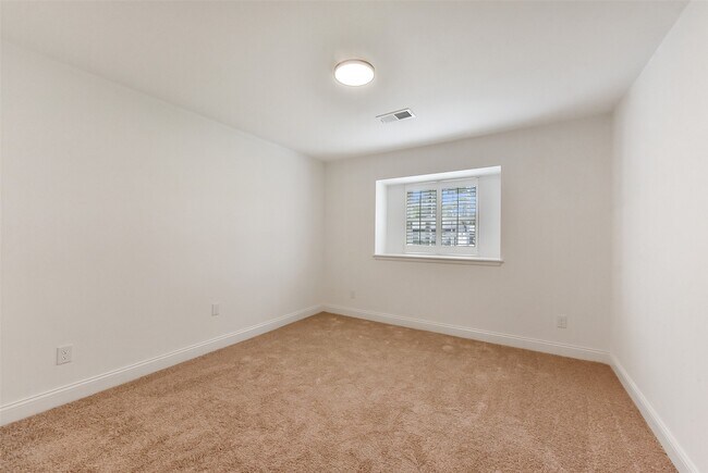 Building Photo - 5946 Valkeith Dr