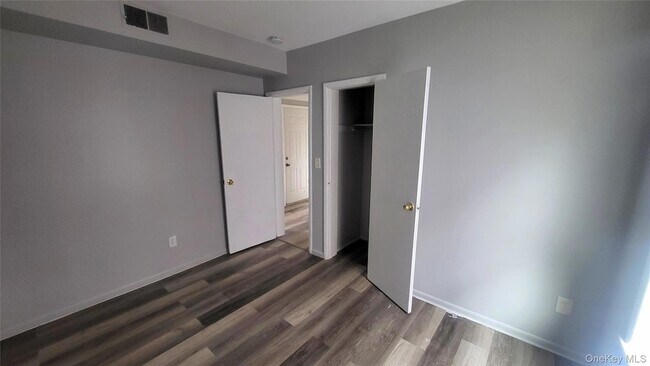 Building Photo - 174 South Ave