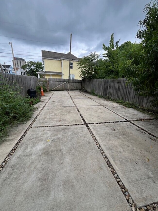 Building Photo - 3 Bedroom in Mt. Vernon!