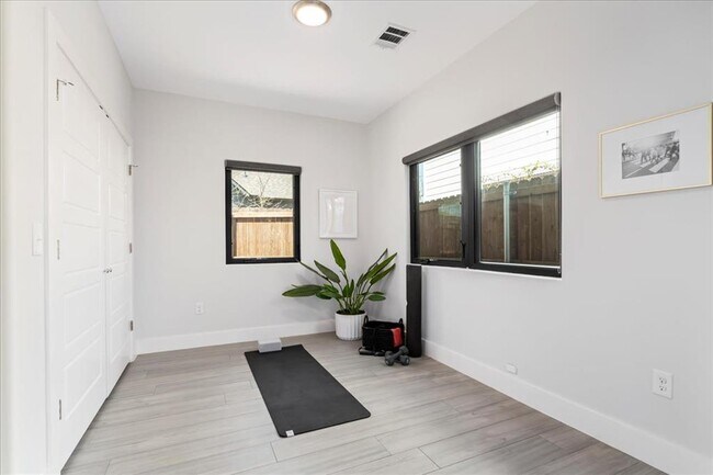 Building Photo - 702 Philco Dr