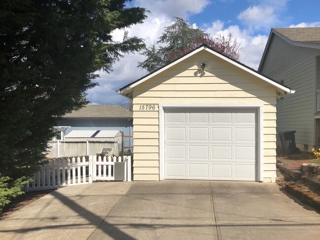Building Photo - 2-Bedroom Single-Level House in Sherwood   $1000.00  OFF  1ST  FULL  MONTH'S  RENT