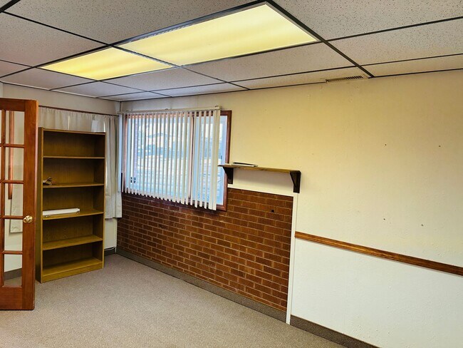 Building Photo - 210 Hallowell Ln