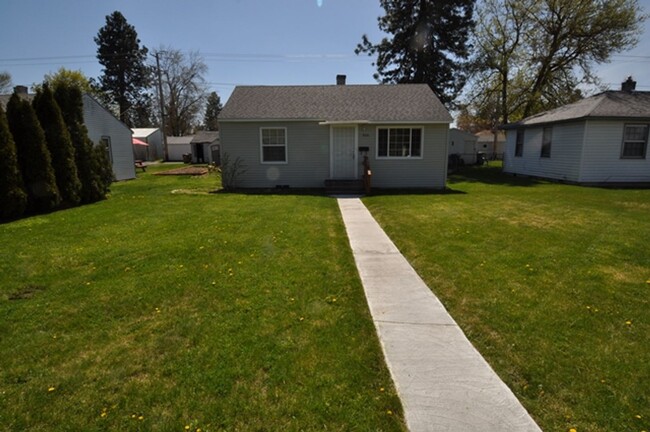 Building Photo - Single Family Home on Spokanes North Side!