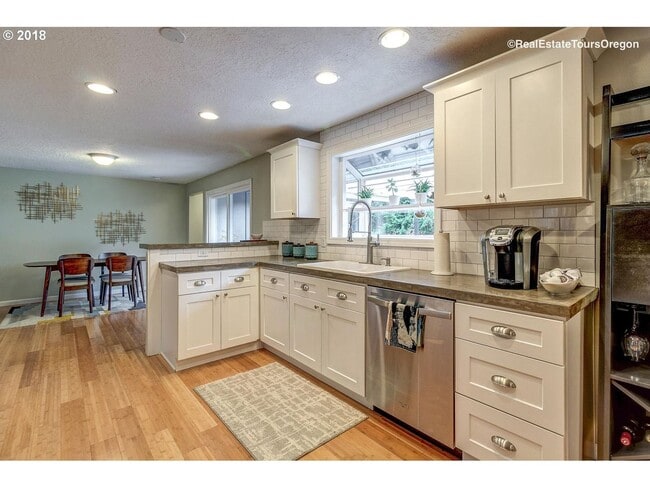 Building Photo - Spacious 4-Bedroom Home with Multiple Livi...