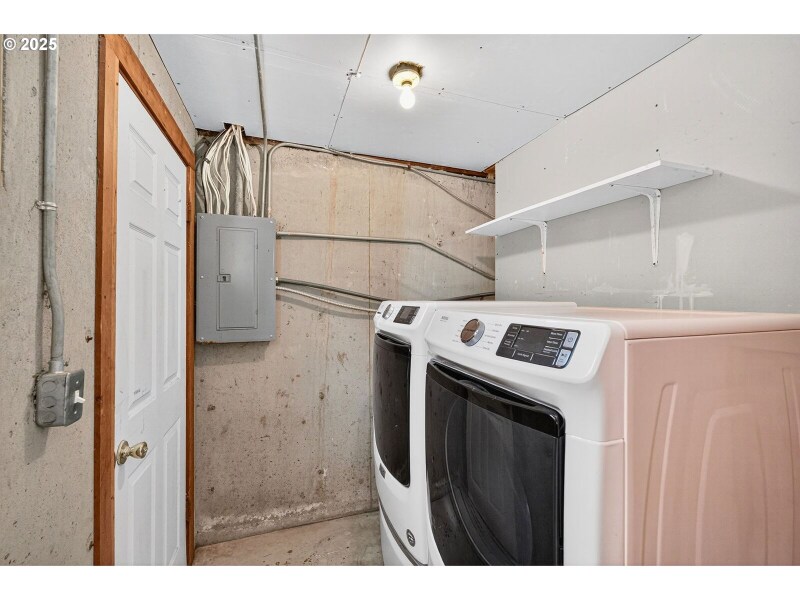 Building Photo - 1411 SW Dewitt St