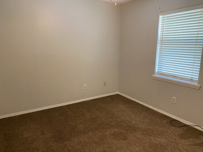 Building Photo - 1BR/1BA Apartment next to Southwood High S...