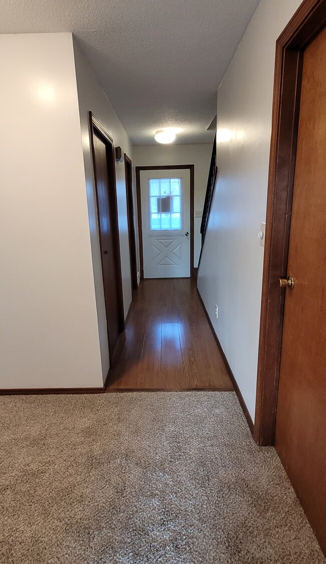 Hallway - 2984 E River Rd