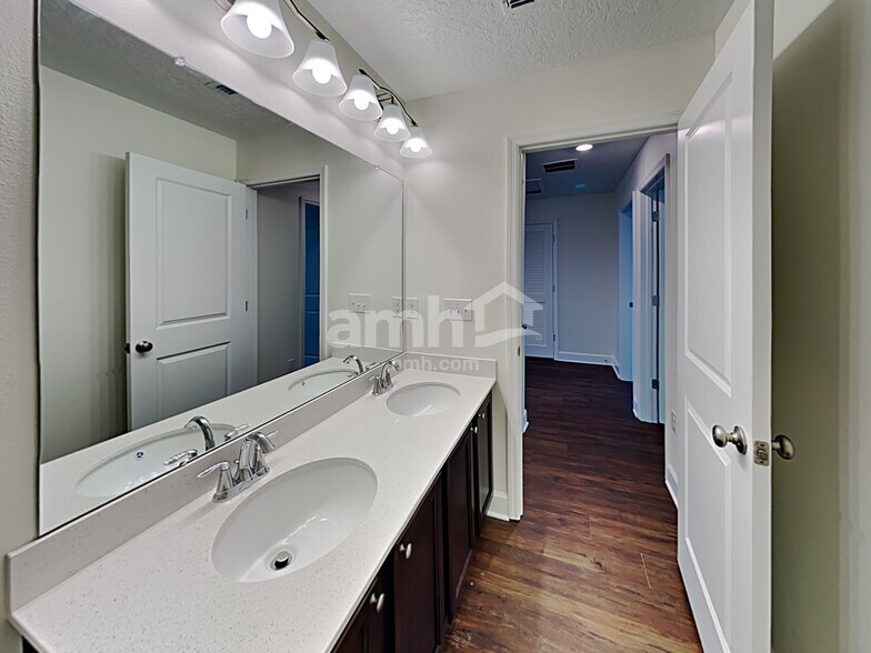 Building Photo - 2128 Saffron Walden Dr