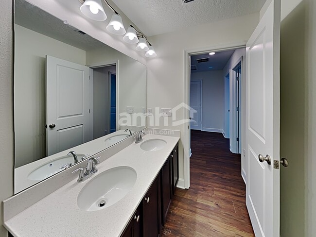 Building Photo - 2128 Saffron Walden Dr