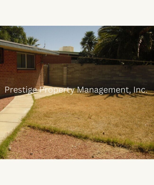 Building Photo - Beautifully and Spacious East Side Home!