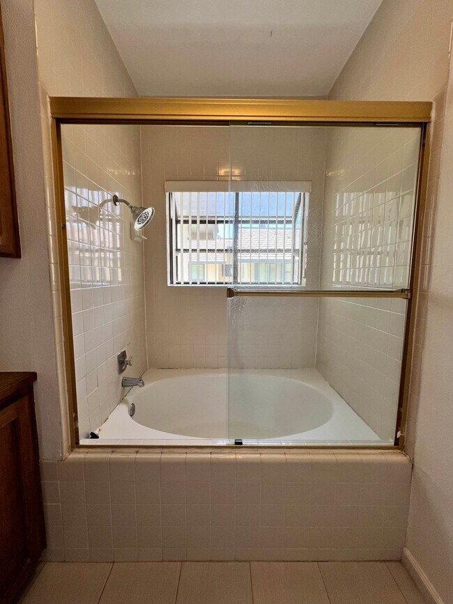 Building Photo - Spacious 2 Bedroom 2-1/2 Bathroom Townhome with 2-car garage in La Jolla near UCSD
