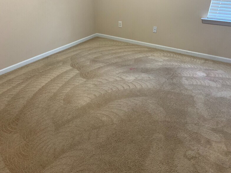 Building Photo - Room in Townhome on Big Bass Dr