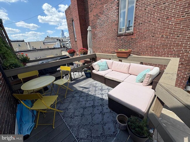 Building Photo - 725 Kater St
