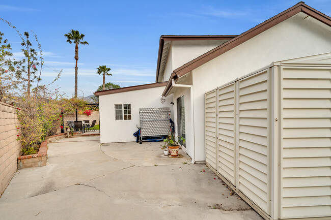 Building Photo - 10939 Floralita Ave