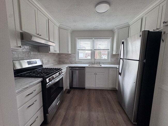 Building Photo - 168 Pine St