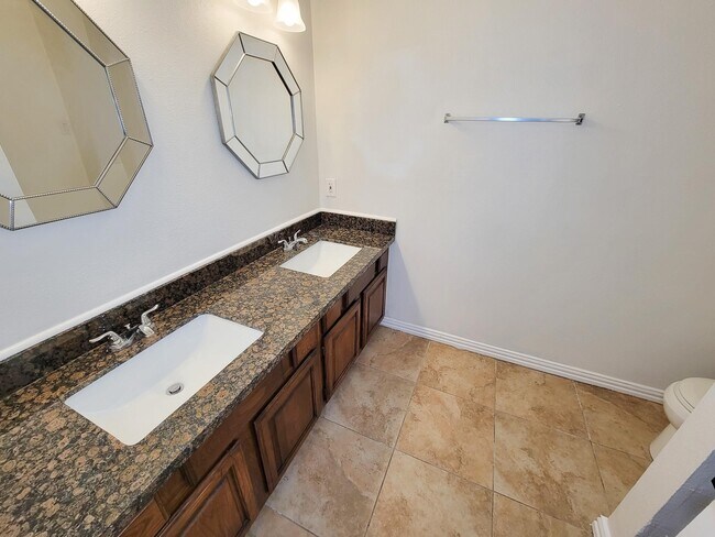 Building Photo - 10010 Sagecanyon Dr