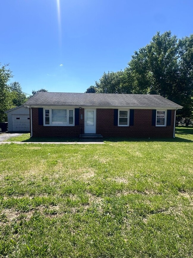 Building Photo - 3 bed- 2 bath home