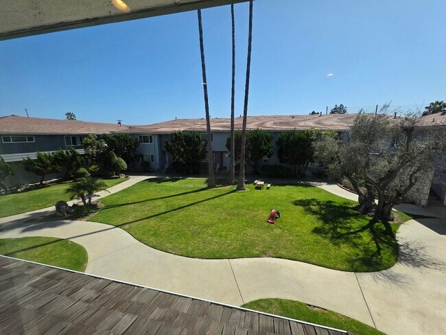 Building Photo - UPPER 1BD/1BA CONDO WITH GARAGE AND COMMON...