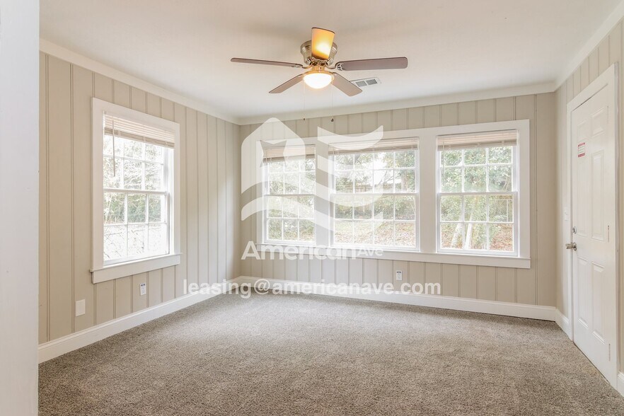 Building Photo - 1217 Dogwood Ave