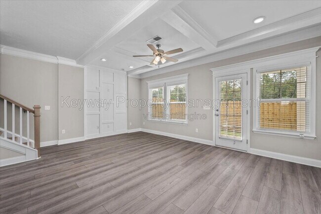 Building Photo - 1047 Linsmore Ave