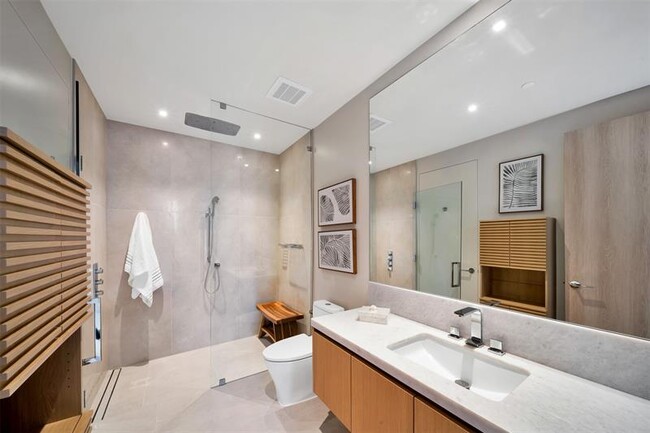 Building Photo - 2311 SE 17th St